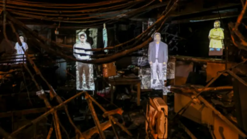 প্রথম আলো ভবনে হামলার ধ্বংসস্তূপে মাহবুবুর রহমানের শিল্পকর্ম 'আলো'