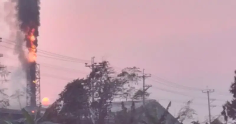 যশোরে আফিল ব্রিকস কারখানায় ভয়াবহ অগ্নিকাণ্ড, তিনজন আহত