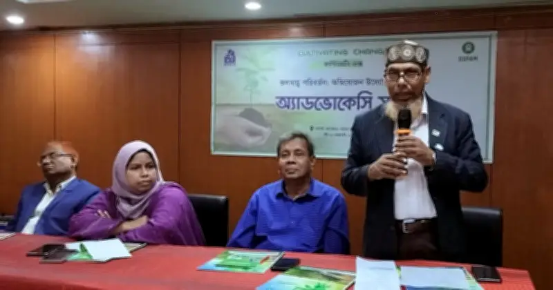 বরেন্দ্র অঞ্চলে জলবায়ু পরিবর্তনের প্রভাব মোকাবেলায় আদিবাসী নারী কৃষকদের জন্য জরুরি পদক্ষেপের আহ্বান