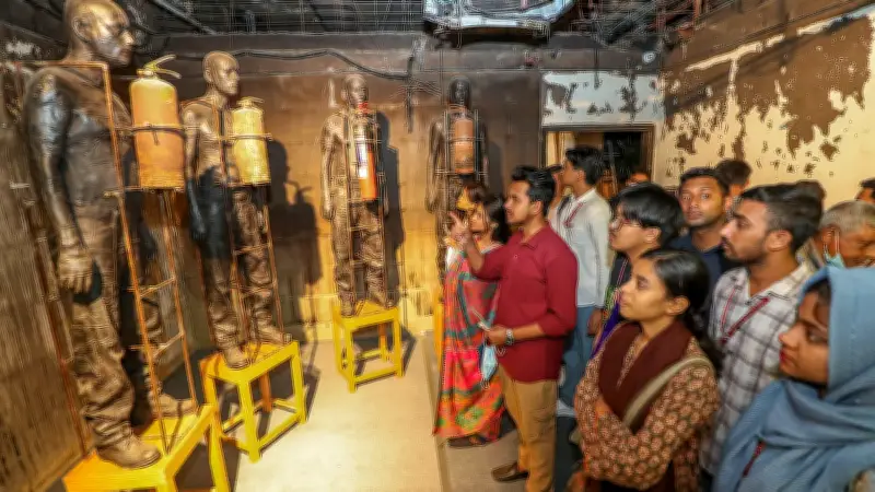 প্রথম আলোর পুড়ে যাওয়া ভবনে শিল্পকর্ম প্রদর্শনী: ধ্বংসের মাঝে সৃজনশীলতার জাগরণ