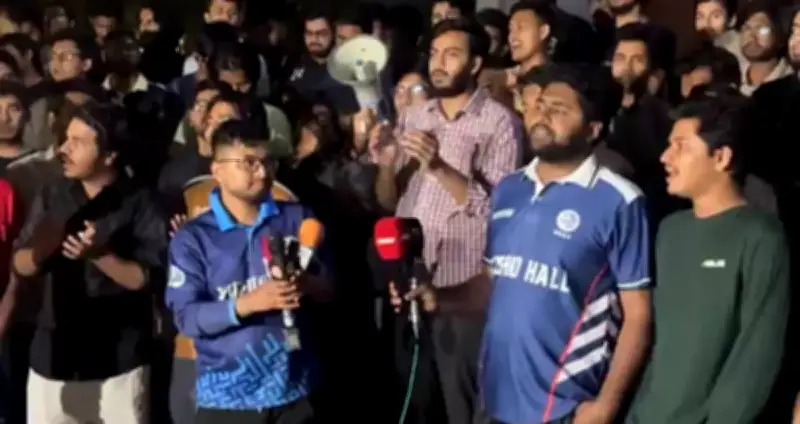 বুয়েট ক্যাম্পাসে রাজনৈতিক স্লোগান নিয়ে শিক্ষার্থীদের বিক্ষোভ, নাসীরুদ্দীন পাটওয়ারীর জবাব