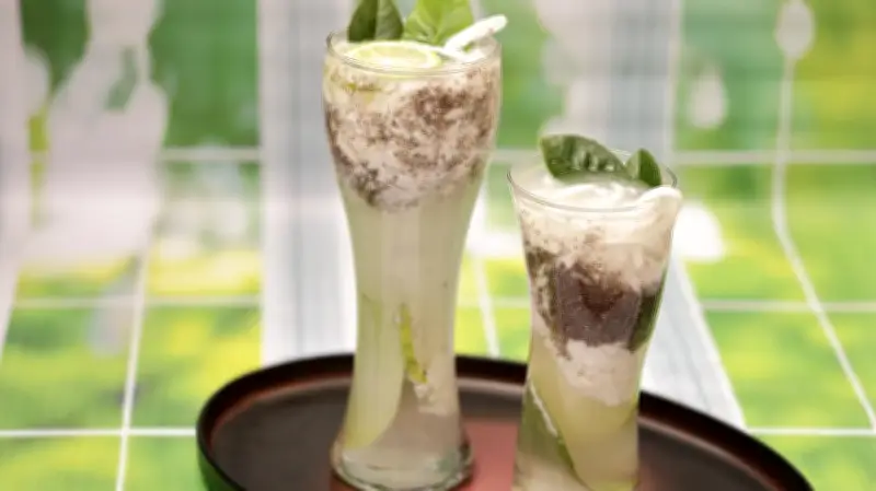 চিয়া নারকেল শরবত: গরমে সতেজতা ও স্বাস্থ্য উপকারিতার মিশেল