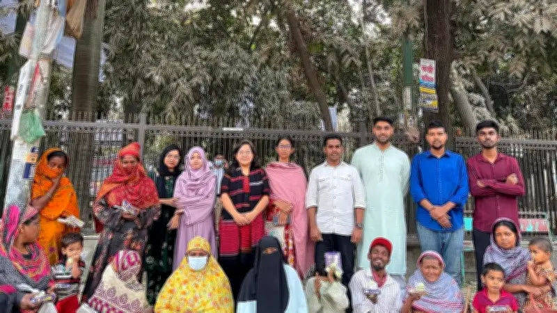 জগন্নাথ বিশ্ববিদ্যালয় বন্ধুসভার ইফতারি বিতরণ: সমাজের পিছিয়ে পড়া মানুষের পাশে শিক্ষার্থীদের মানবিক উদ্যোগ