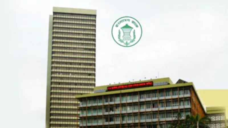 বাংলাদেশ ব্যাংকে মব ও বিশৃঙ্খলা: রাজনৈতিক পৃষ্ঠপোষকতায় অব্যাহত সংকট