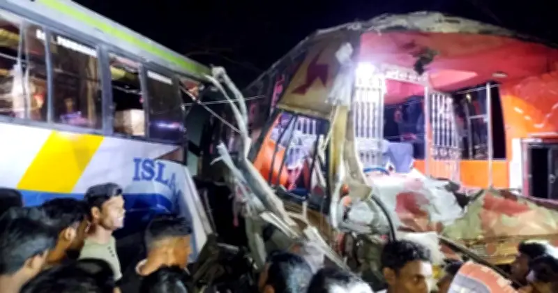 বরিশাল-ঢাকা মহাসড়কে বাস সংঘর্ষে চালক নিহত, ২০ জন আহত ও মহাসড়ক অবরোধ