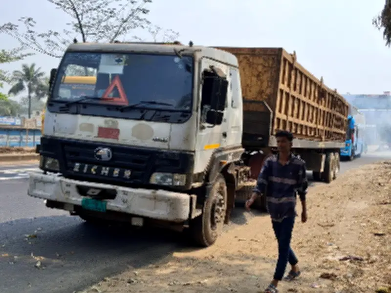 চট্টগ্রামের মিরসরাইয়ে স্ক্র্যাপ লরির নিচে চাপা পড়ে নুরুল আমিন নিহত