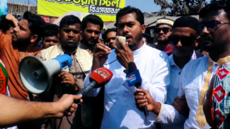 মাদারীপুরে প্রতিমন্ত্রী নুরুল হক নুরের বক্তব্য: গণ-অভ্যুত্থান পরবর্তী রাজনীতিতে পরিবর্তনের আহ্বান