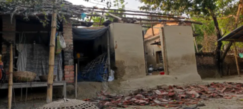 সাতক্ষীরার তালায় ভূমিকম্পে কাঁচা ঘরের টালি ভেঙে পড়েছে, আতঙ্ক ছড়িয়েছে