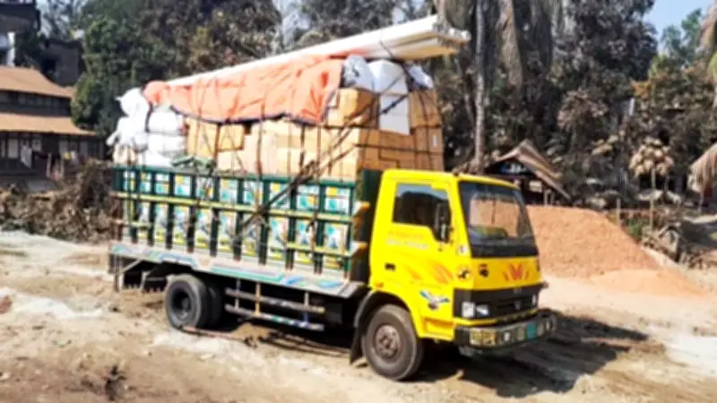 শরীয়তপুরে ট্রাক বিকল, ২১ জেলায় যান বন্ধ; শিক্ষামন্ত্রীর 'শিক্ষকদের অন্য পেশায় সংশ্লিষ্টতা নয়' ঘোষণা