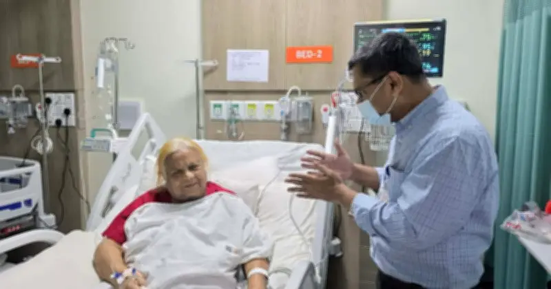 প্রধানমন্ত্রীর চিকিৎসক বিটু হাসপাতালে সেলিমা রহমানকে দেখতে গেলেন