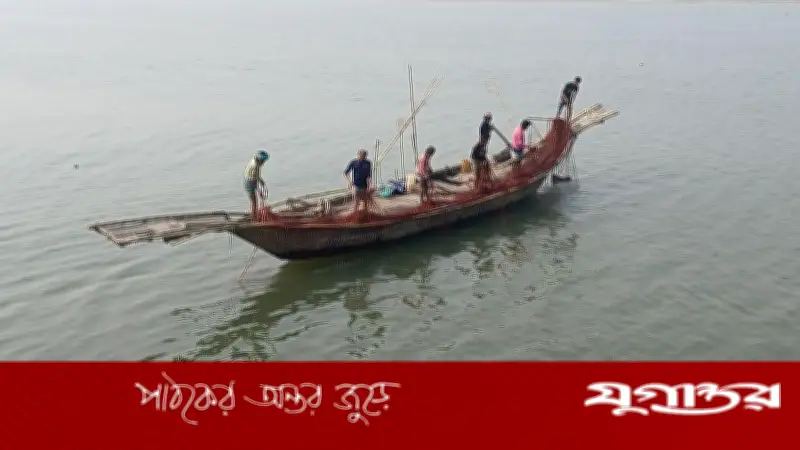 লক্ষ্মীপুরের মেঘনায় দুই মাস মাছ ধরা নিষিদ্ধ, জেলেদের জন্য ভিজিএফ চাল বরাদ্দ