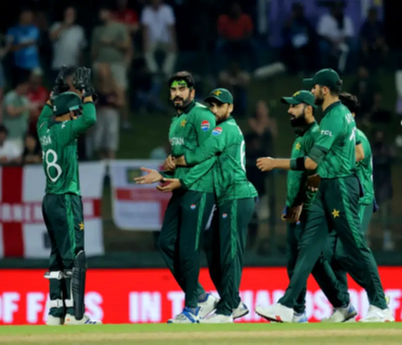 ইংল্যান্ডের জয়ে পাকিস্তানের সেমিফাইনালের আশা টিকে, আজ শ্রীলঙ্কার মুখোমুখি