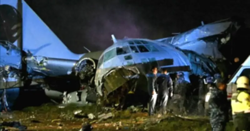 বলিভিয়ার টাকা বহনকারী সামরিক বিমান বিধ্বস্ত, নগদ নোট ছড়িয়ে পড়ায় দাঙ্গা