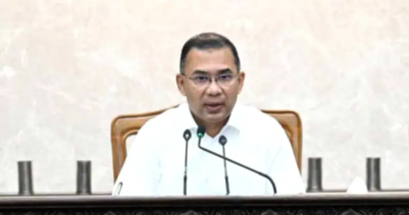 সাপ্তাহিক ছুটিতেও প্রধানমন্ত্রী তারেক রহমানের অফিসে ব্যস্ততা অব্যাহত