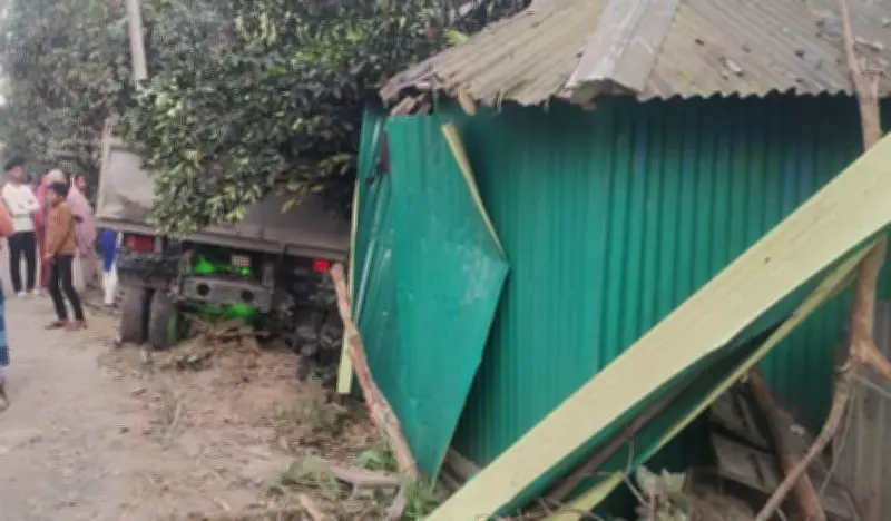 টাঙ্গাইলের মির্জাপুরে মাটিবোঝাই ট্রাকের নিয়ন্ত্রণহীনতায় বৃদ্ধ নিহত, চালক পলাতক