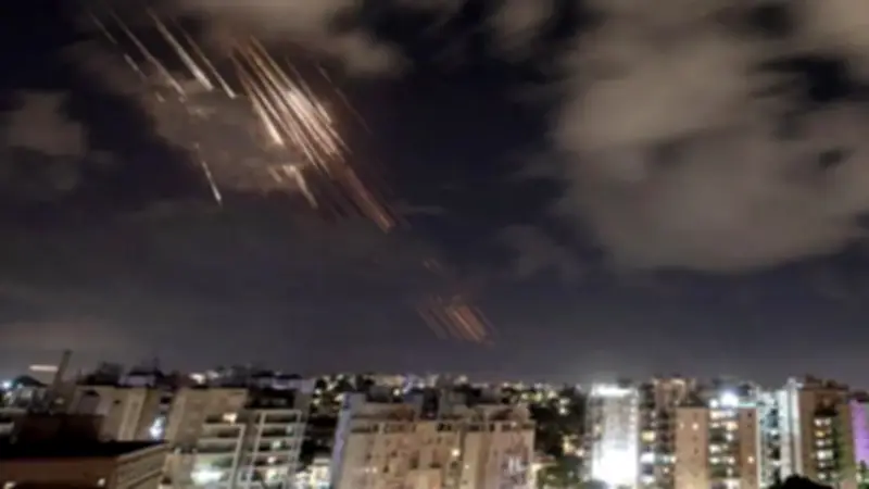 ইরানের পাল্টা হামলা শুরু, যুদ্ধের শঙ্কায় বিশ্ব উত্তেজিত