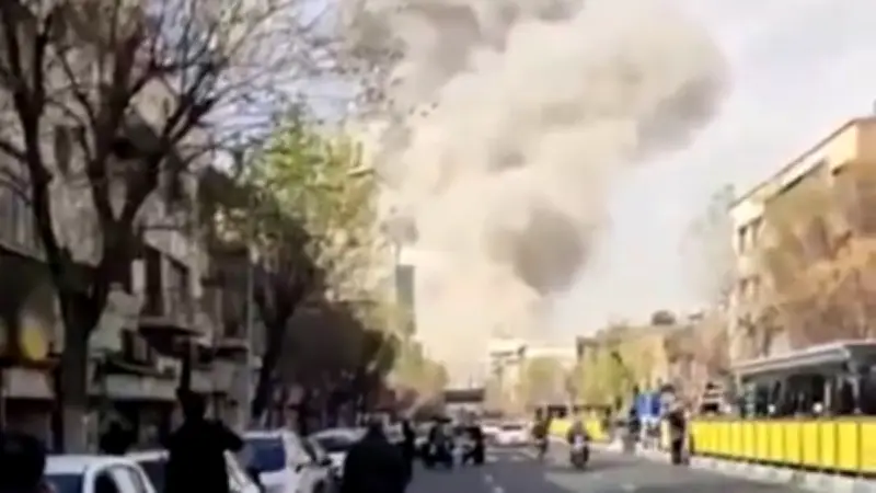 বিশ্বের বৃহত্তম সৌর বিদ্যুৎ কেন্দ্র চালু করেছে চীন, পরিবেশবান্ধব শক্তির দিকে বড় পদক্ষেপ