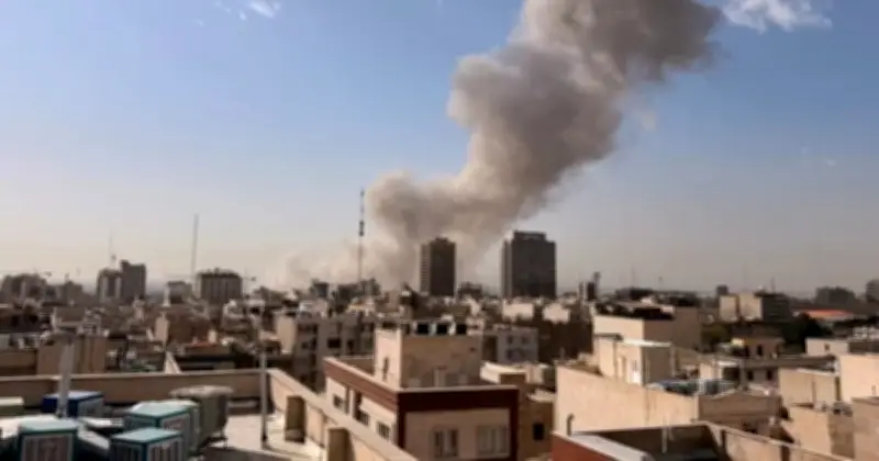 সংযুক্ত আরব আমিরাতে ক্ষেপণাস্ত্রের টুকরো পড়ে এক ব্যক্তি নিহত, কর্তৃপক্ষের তদন্ত চলছে