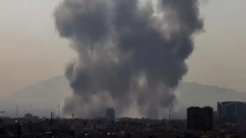 ইরান-ইসরাইল সংঘাতে মধ্যপ্রাচ্যে বিমান চলাচল স্থগিত, বাংলাদেশিদের জন্য সতর্কতা