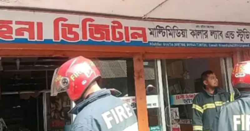 নেত্রকোনায় এসি গ্যাস সিলিন্ডার বিস্ফোরণে দোকানে আগুন, মালিক ৮০ শতাংশ দগ্ধ