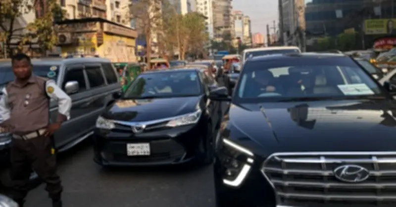 রমজানে ঢাকার প্রধান সড়কে ভয়াবহ যানজট, যাত্রীদের দুর্ভোগ