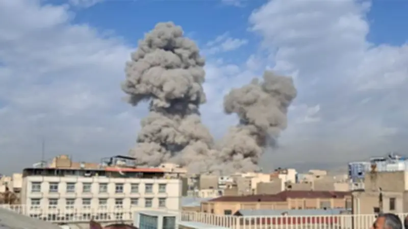 বাংলাদেশে অনলাইন শিক্ষার চ্যালেঞ্জ: ইন্টারনেট সংযোগ ও ডিভাইসের অভাব প্রধান সমস্যা