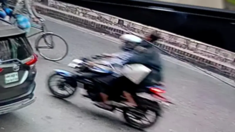 রাজধানীতে চিকিৎসকের ছিনতাই: মায়ের স্মৃতির চুড়ি হারালেন মানা সায়েন্তা ঘোষ