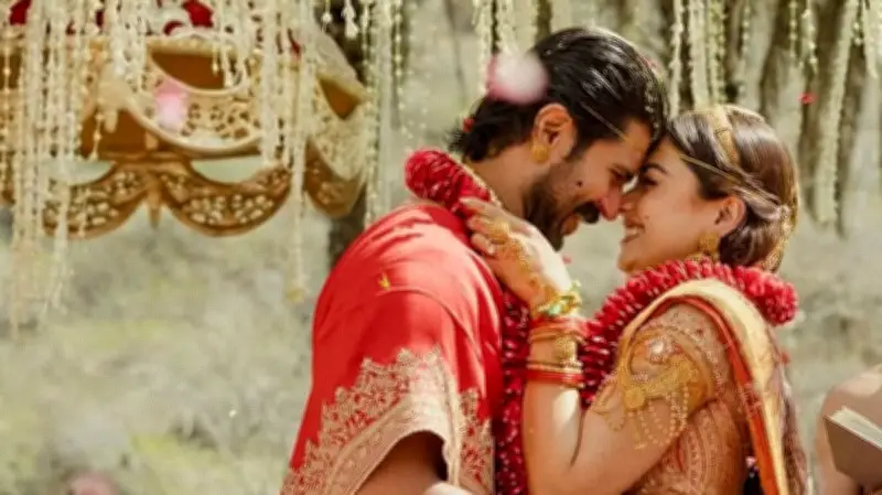 বিজয় দেবরাকোন্ডা ও রাশমিকা মান্দানার ঐতিহ্যবাহী বিয়ের সাজে ফ্যাশন আলোচনা