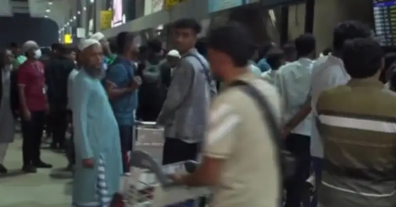 মধ্যপ্রাচ্যে যুদ্ধের প্রভাবে ফ্লাইট বাতিল, হযরত শাহজালাল বিমানবন্দরে শত শত যাত্রী আটকা