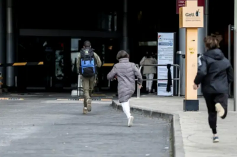 ইসরায়েল-মার্কিন হামলায় তেহরানে আতঙ্ক, ইরানিদের মিশ্র প্রতিক্রিয়া