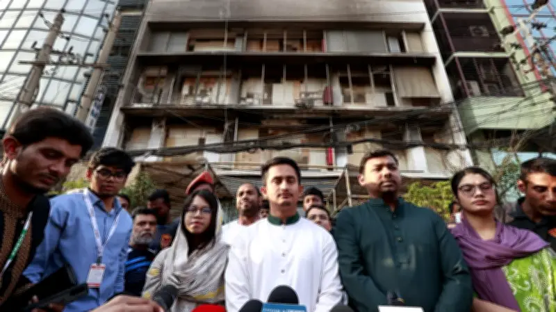 প্রথম আলো ভবনে 'আলো' প্রদর্শনী দেখে এনসিপি নেতার মন্তব্য: 'কঠিন সময়ে সত্য জানিয়েছে'