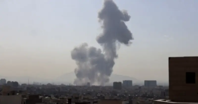 মধ্যপ্রাচ্যের আকাশসীমা বন্ধে বিশ্বব্যাপী বিমান চলাচল বিপর্যয়, যুক্তরাষ্ট্র-ইসরায়েলের হামলার জবাবে ইরানের পাল্টা আক্রমণ