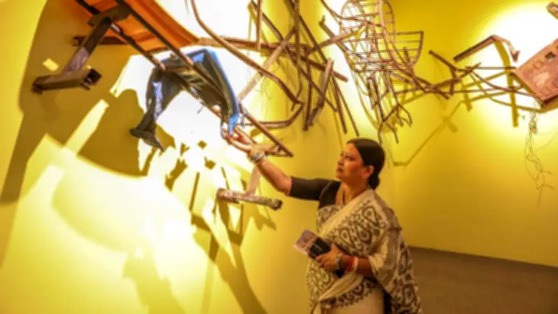 প্রথম আলো ভবনে ‘আলো’ প্রদর্শনী: ধ্বংসস্তূপে শিল্পের প্রতিবাদ ও শোকের ভাষা