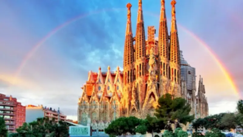 বার্সেলোনার স্মৃতি: লা সাগরাদা ফামিলিয়ার অসম্পূর্ণ সৌন্দর্য ও ভ্রমণের গভীরতা