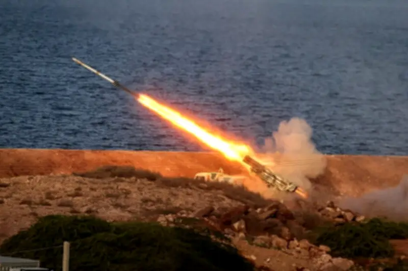 ইরানের আইআরজিসি দাবি করেছে মার্কিন নৌ জাহাজে ক্ষেপণাস্ত্র হামলা চালিয়েছে