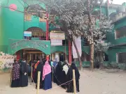 ঢাকার বছিলা পুরাতন সরকারি প্রাথমিক বিদ্যালয় কেন্দ্রে ভোটগ্রহণ নির্ধারিত সময়ের পরেও চলেছে