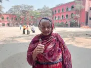 ১৭ বছর পর ভোট দিলেন সত্তরোর্ধ্ব সালেহা খাতুন, দেশের উন্নয়নে অংশ নিতে