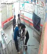 ভালুকায় ভোটকেন্দ্রে ঢুকে তরুণদের ব্যালট পেপারে সিল মারার ঘটনায় তদন্ত চলছে