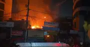 কারওয়ান বাজারে ভয়াবহ অগ্নিকাণ্ড: হাগিজ ডায়াপার গুদামে আগুন, ১১ ফায়ার ইউনিট মোতায়েন