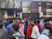 গুলশানে বিএনপির কার্যালয়ে বিজয়ের আনন্দে নেতা-কর্মীদের ভিড়