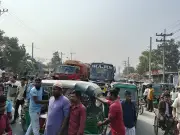 ময়মনসিংহে সিএনজি চালকদের বিক্ষোভ: অতিরিক্ত চাঁদা আদায় বন্ধের দাবিতে মহাসড়ক অবরোধ