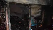 খুলনায় শপিং সেন্টারে ভয়াবহ অগ্নিকাণ্ড: ১০ দোকান পুড়ে ছাই, ব্যাপক ক্ষয়ক্ষতি