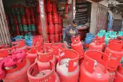 এলপিজি সিলিন্ডারের দাম কমল ১৫ টাকা, ১২ কেজির নতুন মূল্য ১,৩৪১ টাকা