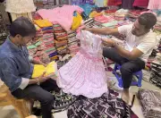 ঈদ সামনে রেখে কেরানীগঞ্জ পোশাকপল্লিতে জমজমাট বেচাকেনা, লক্ষ্য ৭ হাজার কোটি টাকা