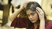 ১৫ বছর বয়সী ছাত্রীর চুল পড়া ও রং পরিবর্তনের সমস্যা: বিশেষজ্ঞের পরামর্শ