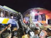 বরিশালে দুটি বাসের মুখোমুখি সংঘর্ষে চালক নিহত, আহত অন্তত ২০ যাত্রী