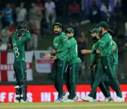 ইংল্যান্ডের জয়ে পাকিস্তানের সেমিফাইনালের আশা টিকে, আজ শ্রীলঙ্কার মুখোমুখি