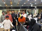 মধ্যপ্রাচ্যগামী ফ্লাইট বাতিল: বিমানবন্দরে মন্ত্রীর পরিদর্শন ও যাত্রীদের রাতযাপনের সুবিধা