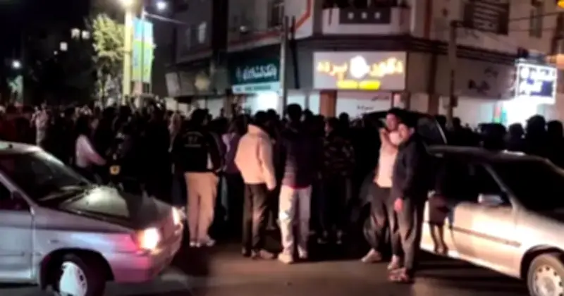 ইরানে ইসরায়েল-মার্কিন হামলায় নিহত খামেনির মৃত্যুতে রাস্তায় নেমে উদযাপন ইরানিদের