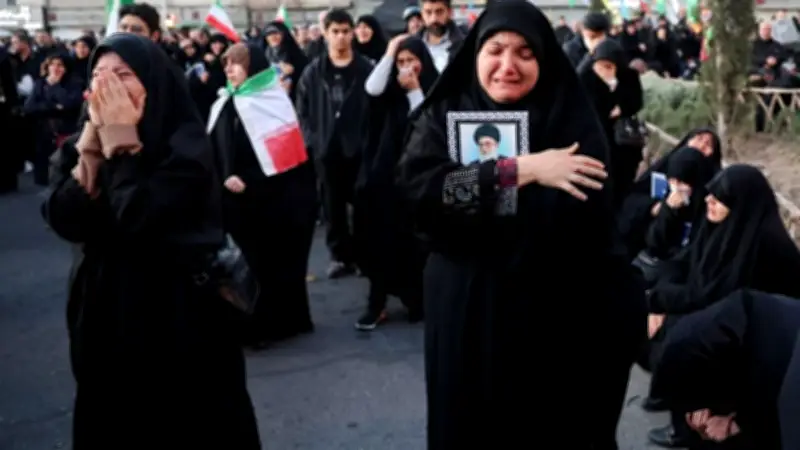 খামেনির মৃত্যুতে উত্তপ্ত মধ্যপ্রাচ্য: ইরান-ইসরায়েল সংঘাত ও আঞ্চলিক উত্তেজনা